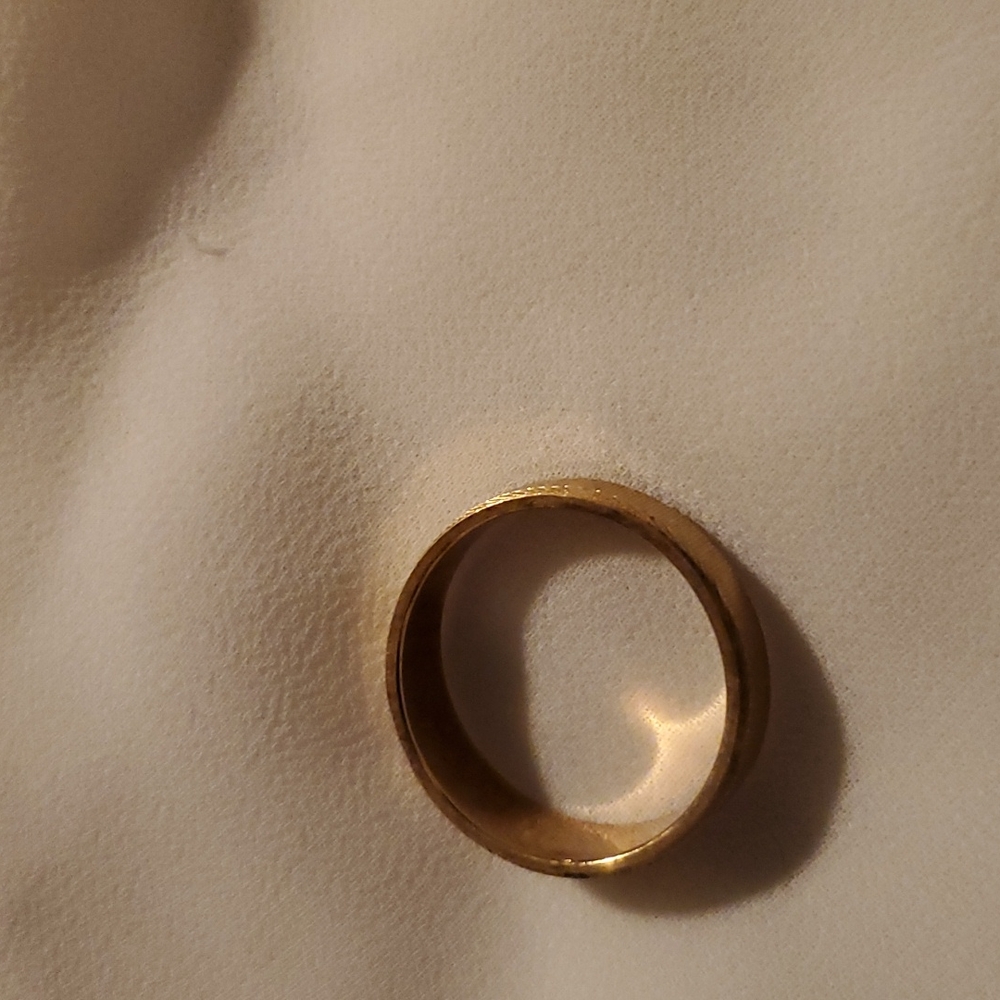 Goldtone Band Ring
